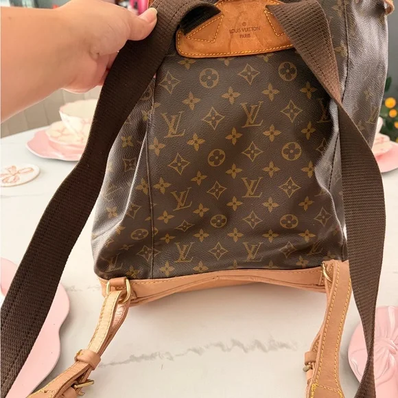 Louis Vuitton Gm backpack - Picture 9 of 11